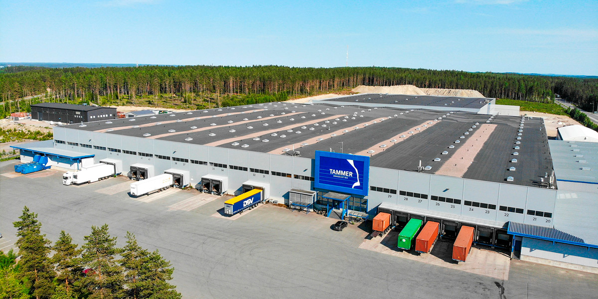 Suuri logistikkakeskus.